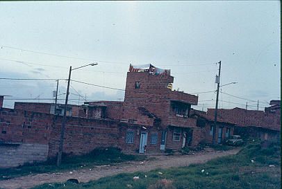 Fachada de viviendas Comuna Nororiental
Cehap 1982




Palabras clave: BARRIO COMUNA NORORIENTAL