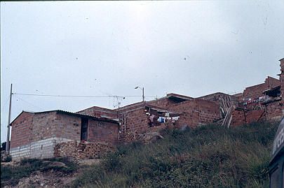 Viviendas informales en pendiente Barrio Comuna Nororiental
Cehap 1982




Palabras clave: BARRIO COMUNA NORORIENTAL ZONAS DE RIESGO