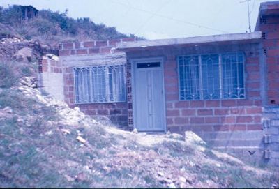 Vivienda subnormal en zona alta Barrio Aures
Cehap 1983
Palabras clave: AURES MEDELLIN