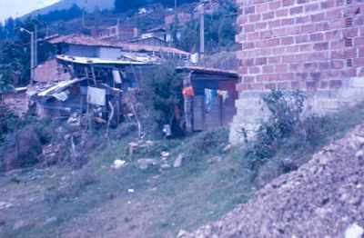 Vivienda subnormal en zona alta Barrio Aures
Cehap 1983
Palabras clave: AURES MEDELLIN