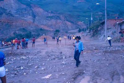 Calles sin pavimentar, barrio Aures
CEHAP 1983
Palabras clave: AURES MEDELLIN