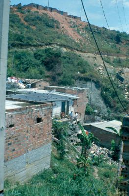 Vivienda en zona alta del barrio Aures
CEHAP 1983


Palabras clave: AURES MEDELLIN ZONAS DE RIESGO