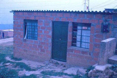 Vivienda zona alta, barrio Aures
CEHAP 1983


Palabras clave: AURES MEDELLIN