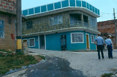 Fachada de viviendas en el barrio el Diamante, Medellin
CEHAP 1983




Palabras clave: BARRIO EL DIAMANTE FACHADAS
