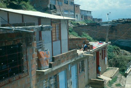 Vivienda prefabricada y en material en el barrio el Diamante
CEHAP 1983

 


Palabras clave: BARRIO EL DIAMANTE