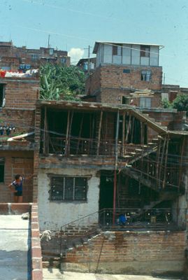Vivienda en construcción en barrio El Diamante
CEHAP 1983

 


Palabras clave: BARRIO EL DIAMANTE AUTOCONSTRUCCION