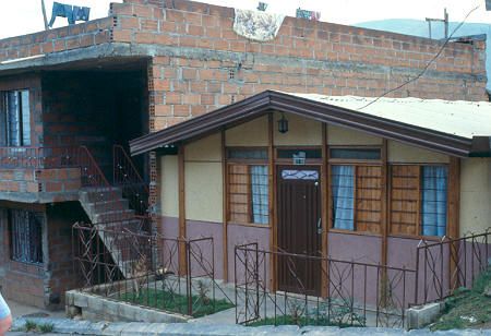 Fachada de viviendas en el barrio el Diamante
CEHAP 1983




Palabras clave: BARRIO EL DIAMANTE FACHADAS VIVIENDA POPULAR