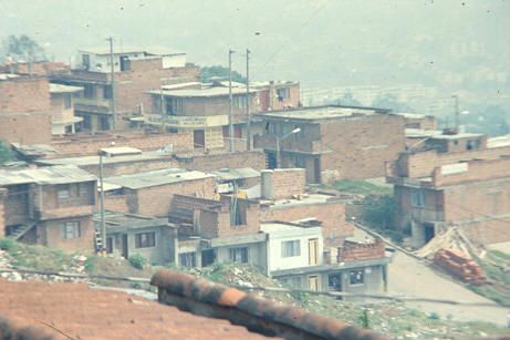 Vivienda en ladrillo, barrio El Diamante
CEHAP 1983

 


Palabras clave: BARRIO EL DIAMANTE