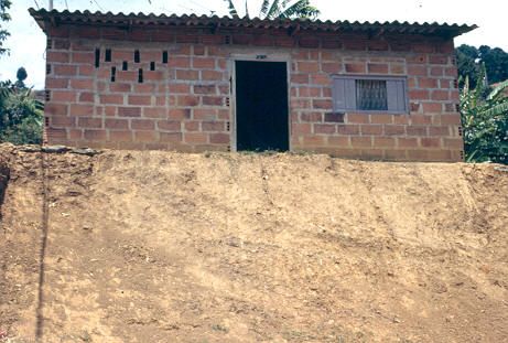 Vivienda cerca a borde talud Barrio la Libertad
Cehap 1983




Palabras clave: BARRIO LA LIBERTAD ZONAS DE RIESGO