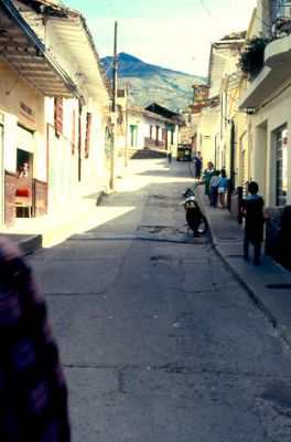 Via de acceso a la urbanizacion El Recreo 
CEHAP
1986
Palabras clave: URBANIZACIONES