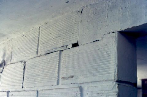 Falla de cortante en los muros divisorios del segundo nivel, urbanizacion El Recreo
CEHAP
1986
Palabras clave: EVALUACION DE VIVIENDAS VIVIENDA DE INTERES SOCIAL