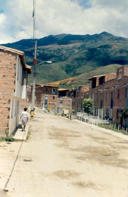 Estado de las vias en la urbanizacion El Recreo
CEHAP
1986
Palabras clave: EVALUACION DE VIVIENDAS
