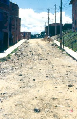Estado de las vias en la urbanizacion El Recreo
CEHAP
1986
Palabras clave: URBANIZACIONES