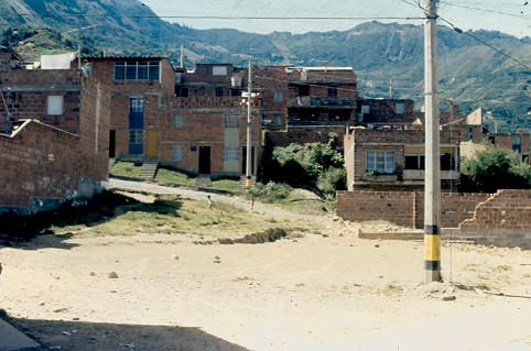 Vias secundarias de acceso, urbanizacion El Recreo
CEHAP
1986
Palabras clave: URBANIZACIONES