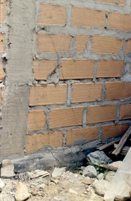 Fisuras en la medianera, urbanizacion El Recreo
CEHAP
1986
Palabras clave: EVALUACION DE VIVIENDAS