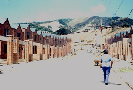 Proceso de construcción de proyecto de vivienda masiva de clase media de dos niveles
Maria Clara Echeverria
1987
Palabras clave: Urbanizaciones Vivienda Itagui
