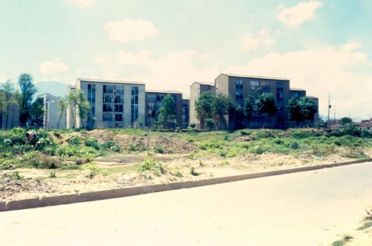 Periferia de urbanizacion ubicada en la zona sur de Medellin
Maria Clara Echeverria
1987
Palabras clave: URBANIZACIONES