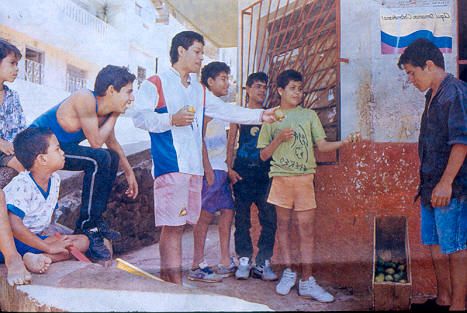 Adolescentes dialogando Medellin
CEHAP 1992
Palabras clave: ESPACIO PUBLICO MEDELLIN