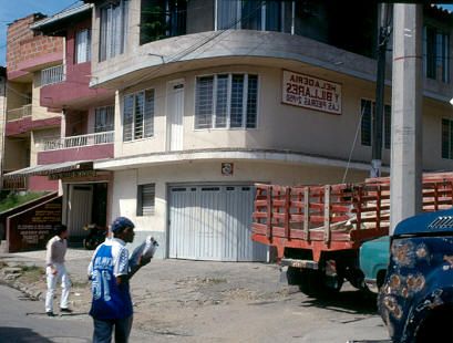 Esquina de un sector de Medelln
Cehap 1992
Palabras clave: Espacio Pblico Medelln