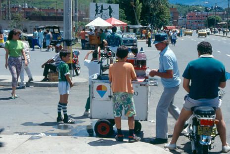 Ventas de alimentos en una calle de Medelln
Cehap 1992




Palabras clave: Economia Informal Medelln