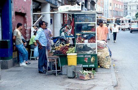 Vendedor de frutas Medellin
Cehap 1992
Palabras clave: ECONOMIA INFORMAL