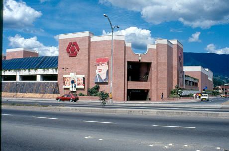 Centro Comercial Unicentro de Medellin 
Cehap 1992



Palabras clave: CENTROS COMERCIALES MEDELLIN