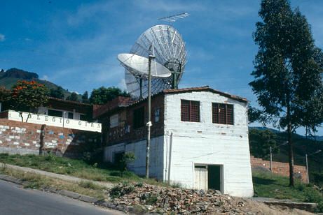 Colegio  Gira Medellin 
Cehap 1992




Palabras clave: MEDELLIN
