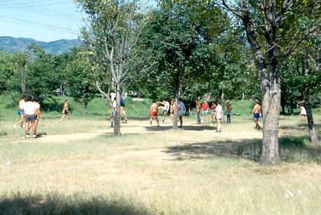 Gente jugando en el parque Medellin
CEHAP 1992




Palabras clave: ESPACIO PUBLICO MEDELLIN