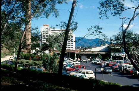 Centro comercial San Diego Medellin 
Cehap 1992




Palabras clave: ESPACIO PUBLICO EN MEDELLIN
