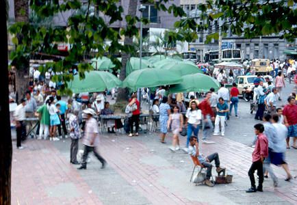 Venta de apuestas en el Parque Berrio de Medellin
Cehap 1992




Palabras clave: Economia informal Medellin