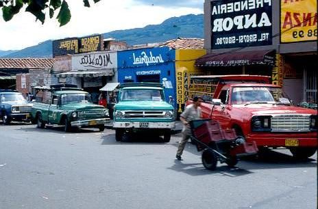 Automoviles en espacio publico  Centro de Medellin 
Cehap 1992




Palabras clave: ESPACIO PUBLICO EN MEDELLIN