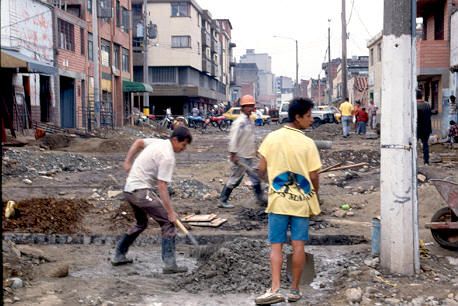 Hombres trabajando en mejoramiento de vias en Medellin 
Cehap 1992




Palabras clave: CONSTRUCCION MEDELLIN