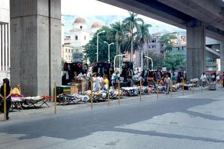 Ventas ambulantes en espacio publico Centro de Medellín
CEHAP 1992




Palabras clave: ESPACIO PUBLICO CENTRO DE MEDELLIN ECONOMIA INFORMAL