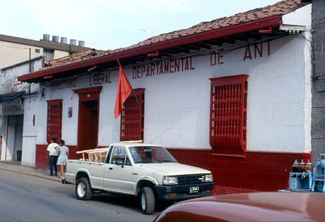 Casa partido Liberal Medellin
Cehap 1992




Palabras clave: PARTIDOS POLITICOS MEDELLIN