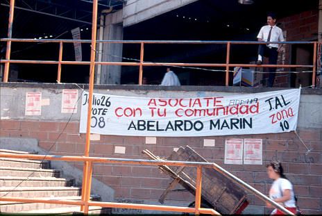 Pasacalle de publicidad de Juntas Administradoras Locales para elecciones en Medellin
Cehap 1992




Palabras clave: ELECCIONES JAL