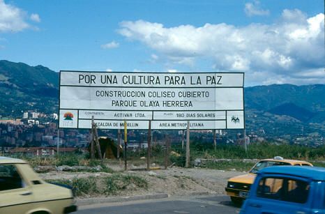 Valla publicitaria de la construccion coliseo cubierto del Parque Olaya Herrera
Cehap 1992




Palabras clave: EQUIPAMIENTO COMUNITARIO MEDELLIN