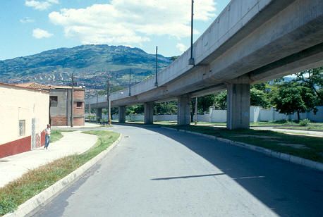 Obras de construccion del viaducto del metro de Medellin en cercanias del Jardin Botanico
Cehap 1992




Palabras clave: METRO DE MEDELLIN