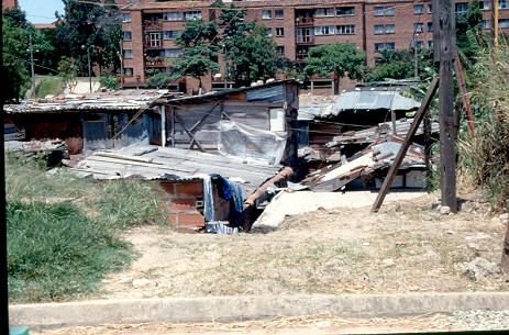 Vivienda formal versus vivienda informal
Cehap 1992




Palabras clave: VIVIENDA INVASIONES MEDELLIN
