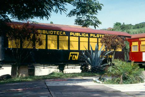 Vagon Biblioteca publica Piloto de Medellin
CEHAP 1992
Palabras clave: BIBLIOBUS Medellin