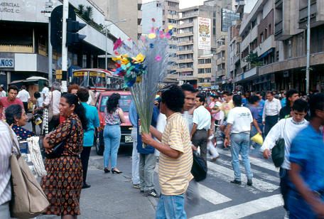 Transeuntes en cruce de calle el Centro de Medellin
Cehap 1992




Palabras clave: ESPACIO PUBLICO CENTRO DE MEDELLIN