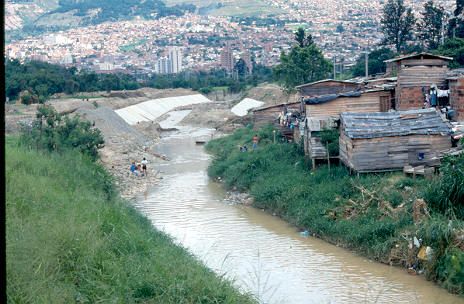 Ranchos a la orilla del Rio Medellin
Cehap 1992
Palabras clave: ZONAS DE RIESGO MEDELLIN