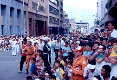 Desfile de Silleteros por calle colombia Centro de Medellin, 1992
Cehap 1992




Palabras clave: CULTURA POPULAR
