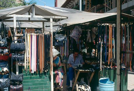 Puesto venta de correas y bolsos Medellin
Cehap 1992
Palabras clave: ECONOMIA INFORMAL MEDELLIN