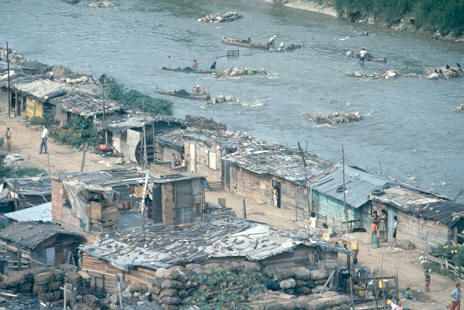 Ranchos al Borde del Rio Medellin en Moravia
Cehap 1992
Palabras clave: DESASTRES MEDELLIN ZONAS DE RIESGO MORAVIA