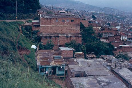 Viviendas en pendiente Medellin
Cehap 1992
Palabras clave: ZONAS DE RIESGO MEDELLIN