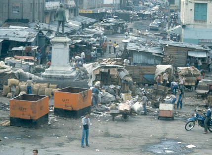 Mercado en la antigua plaza de Cisneros -Guayaquil, Centro de Medellin
 1980
Palabras clave: ESPACIO PUBLICO CENTRO DE MEDELLIN BASURAS GUAYAQUIL