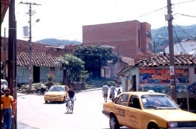 Tres esquinas Belen  Rincon
Cehap 2001
Palabras clave: BELEN RINCON EQUIPAMIENTO