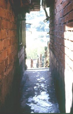 Vivienda en callejones Belen Rincon 
Cehap 2001
Palabras clave: BELEN RINCON VIVIENDA