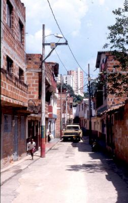 Vivienda en callejones Belen Rincon
CEHAP 2001
Palabras clave: BELEN RINCON VIVIENDA
