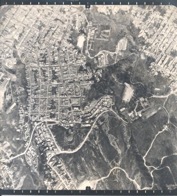 Fotografia aerea Comuna Nororiental Barrio Santo Domingo Savio Medellin
Cehap 1983




Palabras clave: Desastres Comuna Nororiental Santo Domingo
